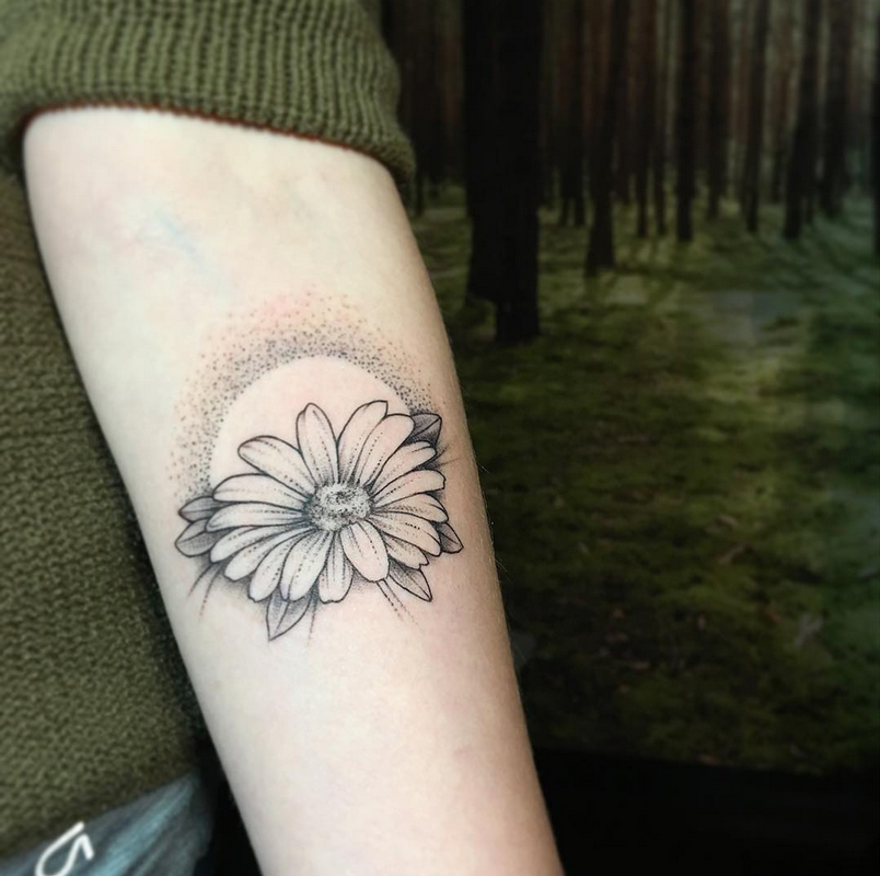 Dotwork Daisy. Instagram @MichaelBalesArt