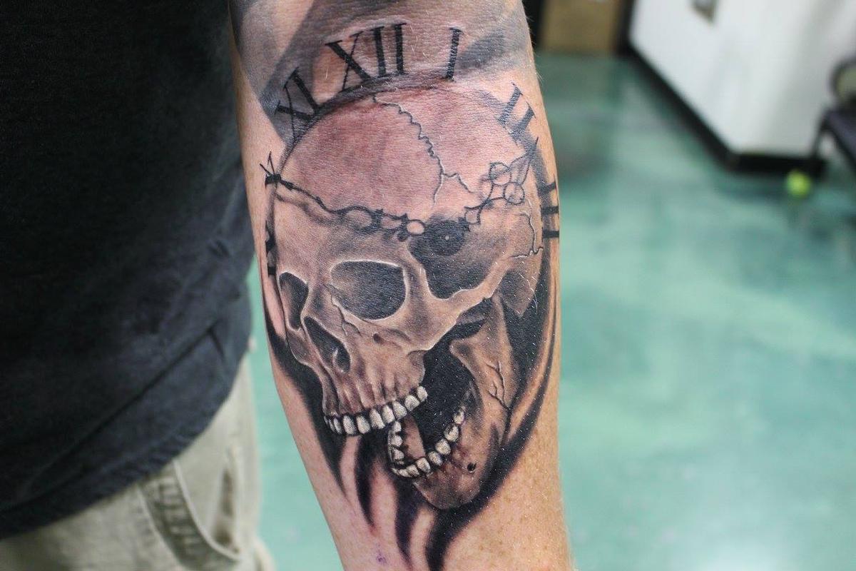 Skull Clock