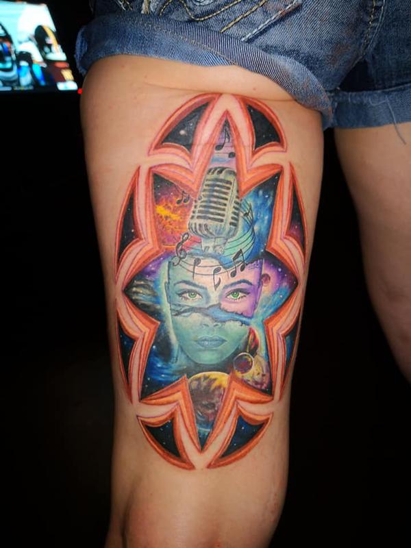 Morph Microphone Woman