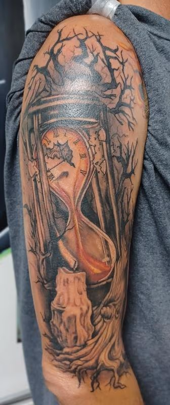 Hourglass bicep piece