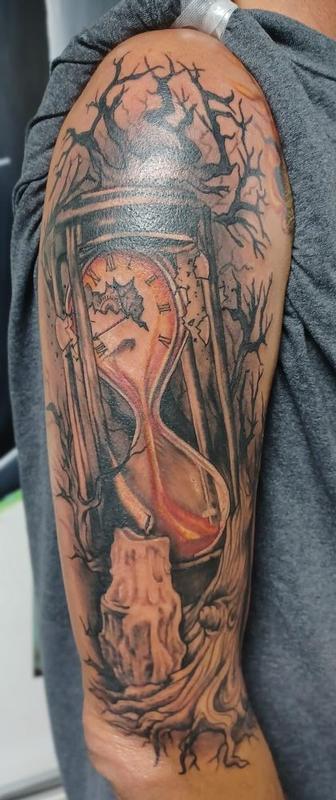 Hourglass bicep piece