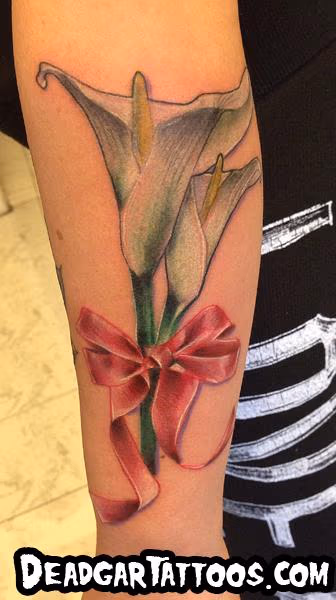 Alcatraz flower with pink ribbon