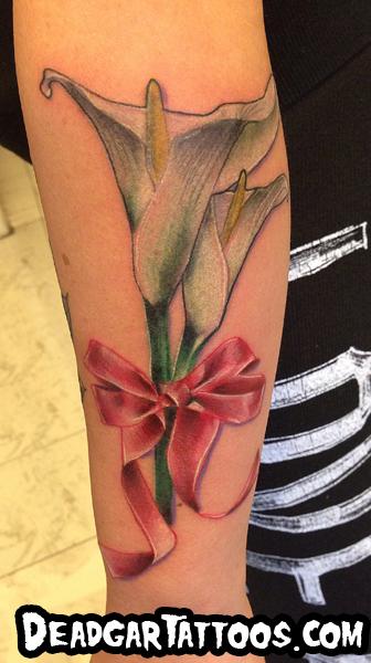 Alcatraz flower with pink ribbon