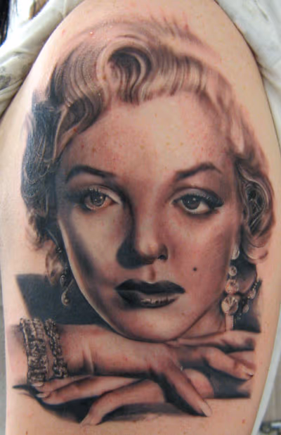 Black and grey Maralyin Monroe portrait
