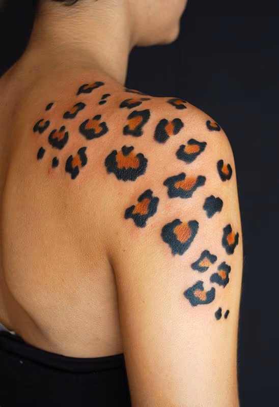 Leopard shoulder