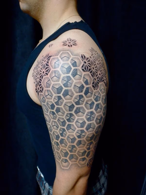 Geometry half sleeve
