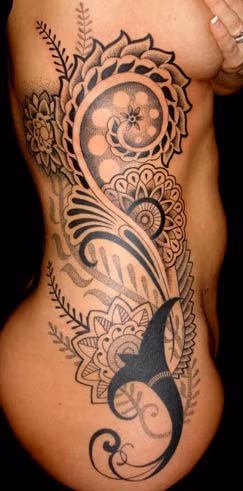 Blackwork side rib tattoo