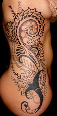 Blackwork side rib tattoo
