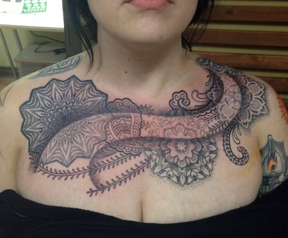 Henna chestpiece