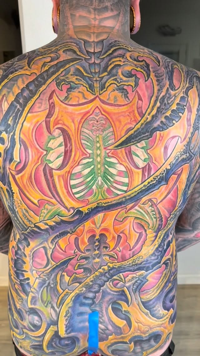 Biomechanical full back piece in color