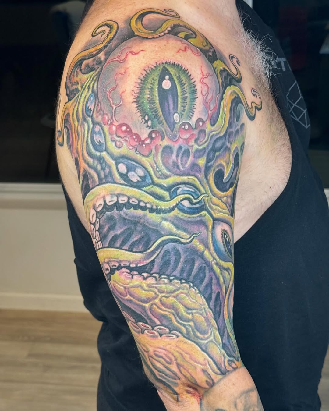 Biomechanical eye and tentacle half-sleeve in color
