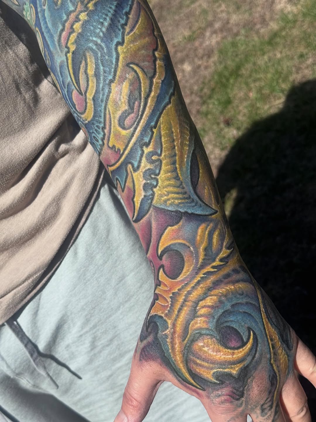 Biomechanical color sleeve on forearm and hand