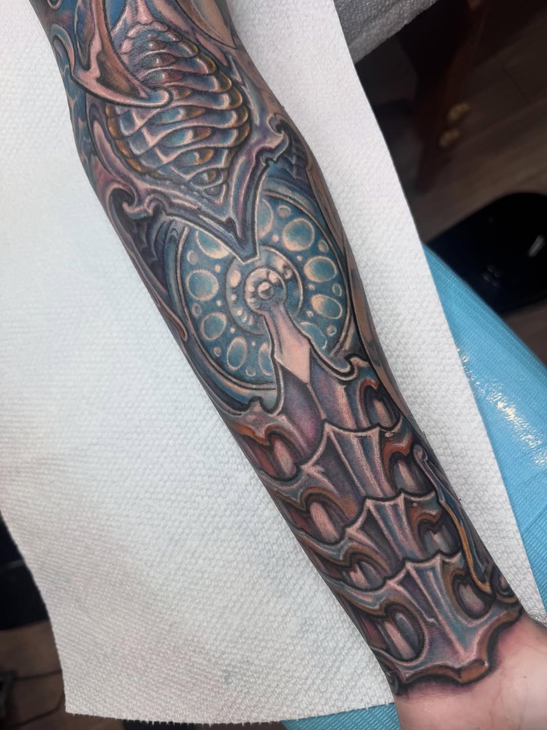 Biomechanical color sleeve, forearm to wrist