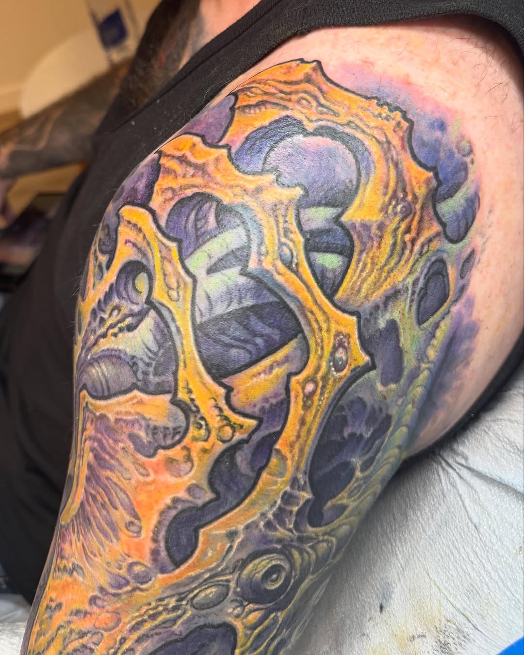Biomechanical coverup sleeve in color, upper arm