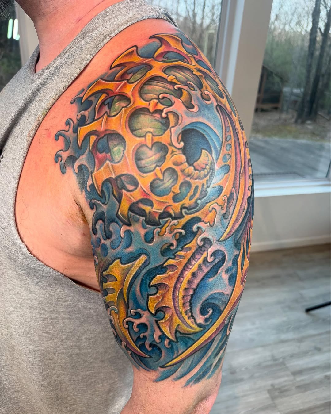 Biomechanical half-sleeve with water, color