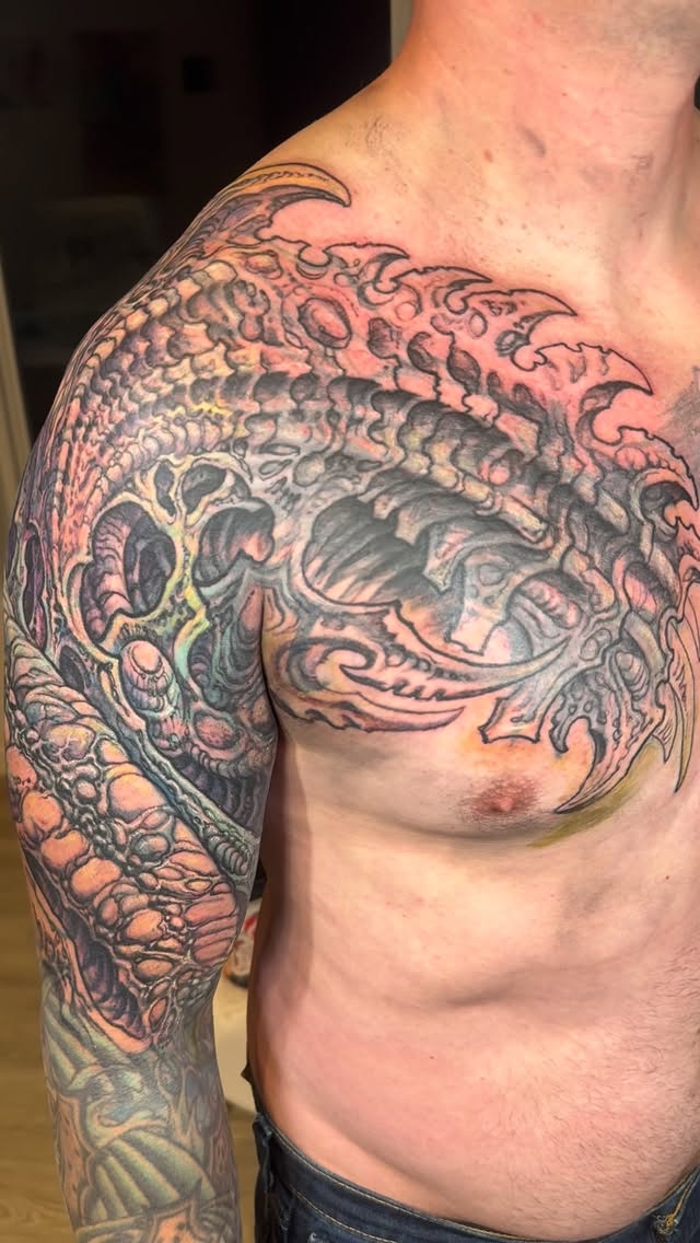 Biomechanical sleeve and chest panel in color