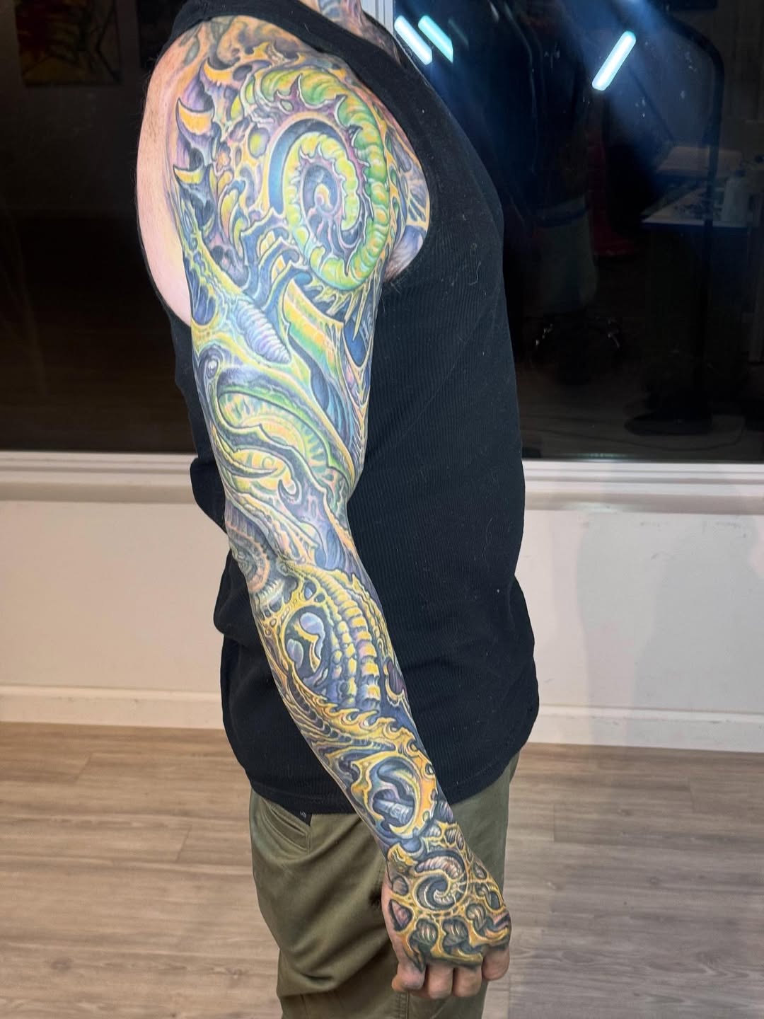 Biomechanical color full sleeve and hand