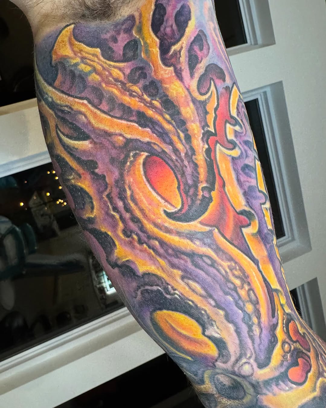 Biomechanical color sleeve in purple and orange