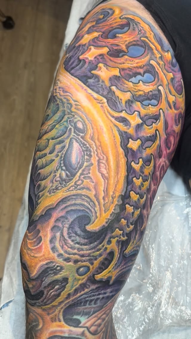 Biomechanical leg sleeve in color