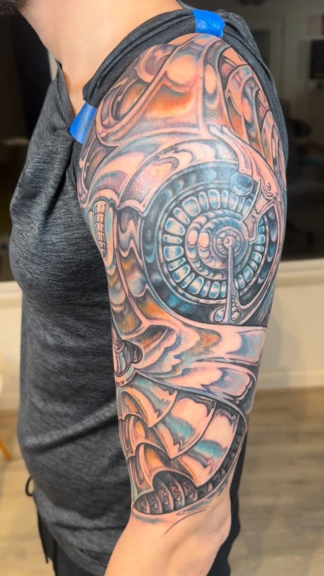 Biomechanical half-sleeve in color