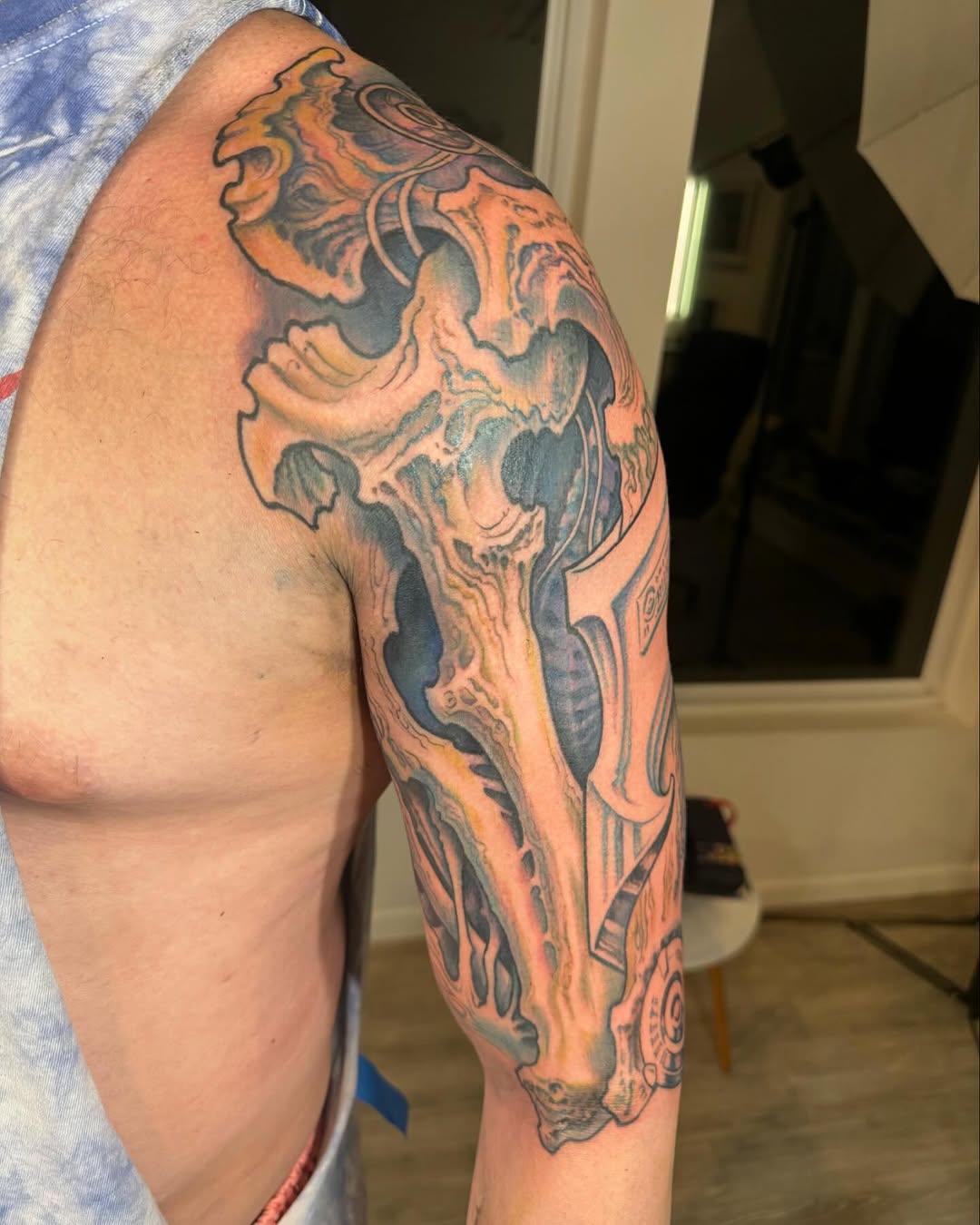 Biomechanical half-sleeve in color, shoulder & arm