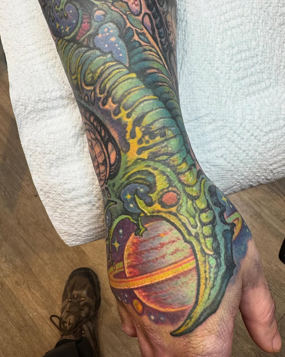 Biomechanical space sleeve with Saturn, hand
