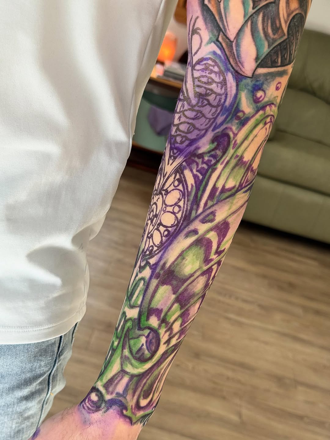 Biomechanical armor full sleeve in purple and green