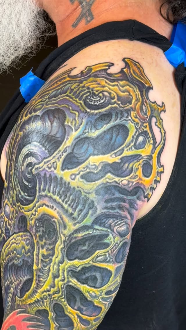 Biomechanical color coverup sleeve, shoulder