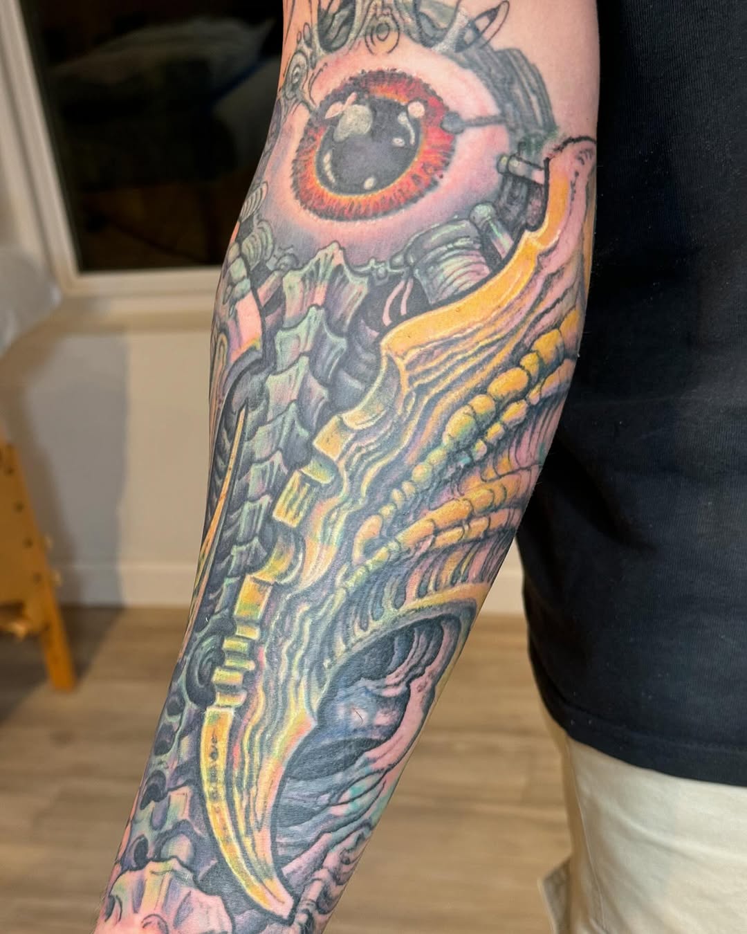 Color biomechanical coverup sleeve, forearm
