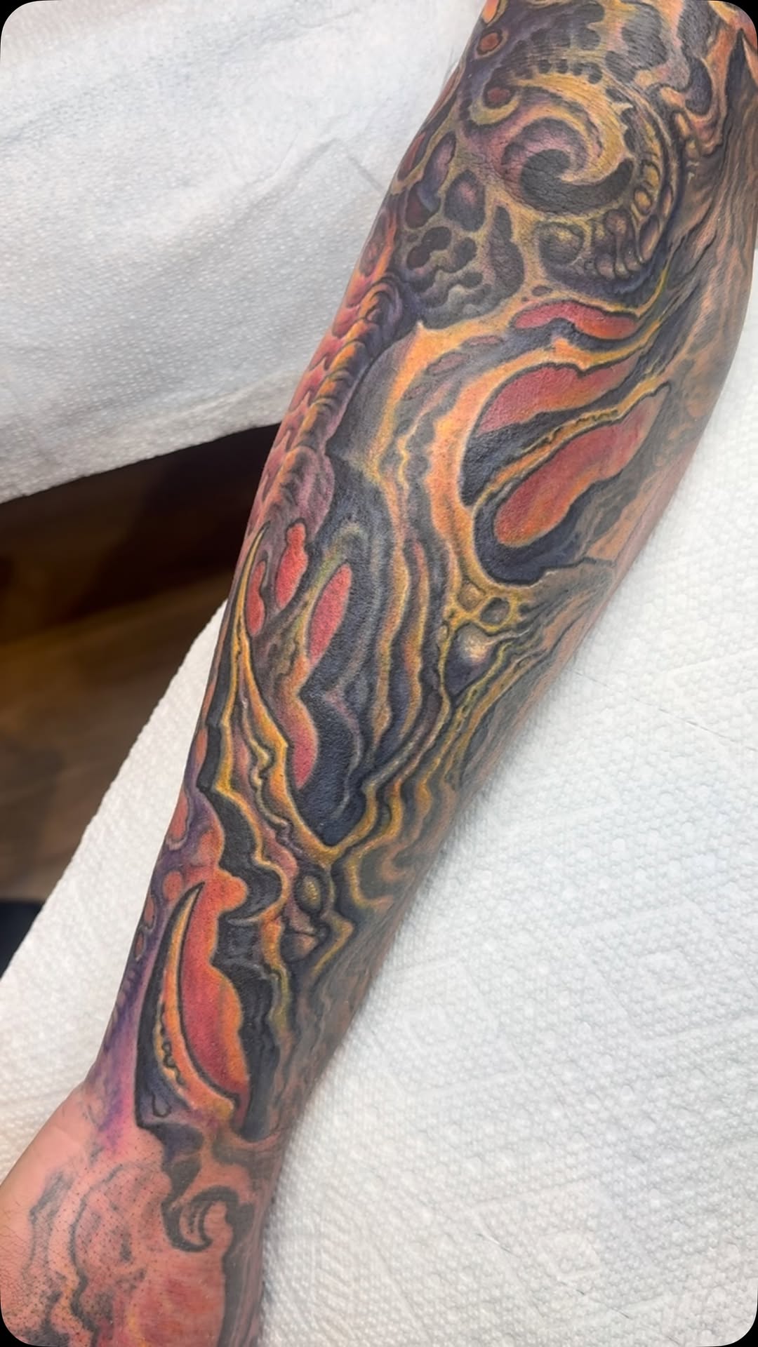 Biomechanical full-sleeve in color