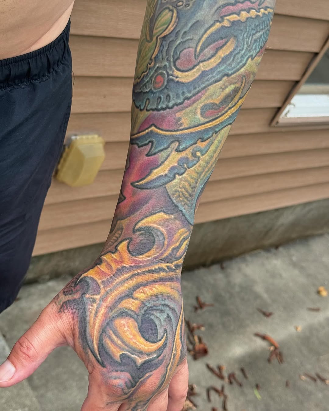 Biomechanical color full sleeve with hand