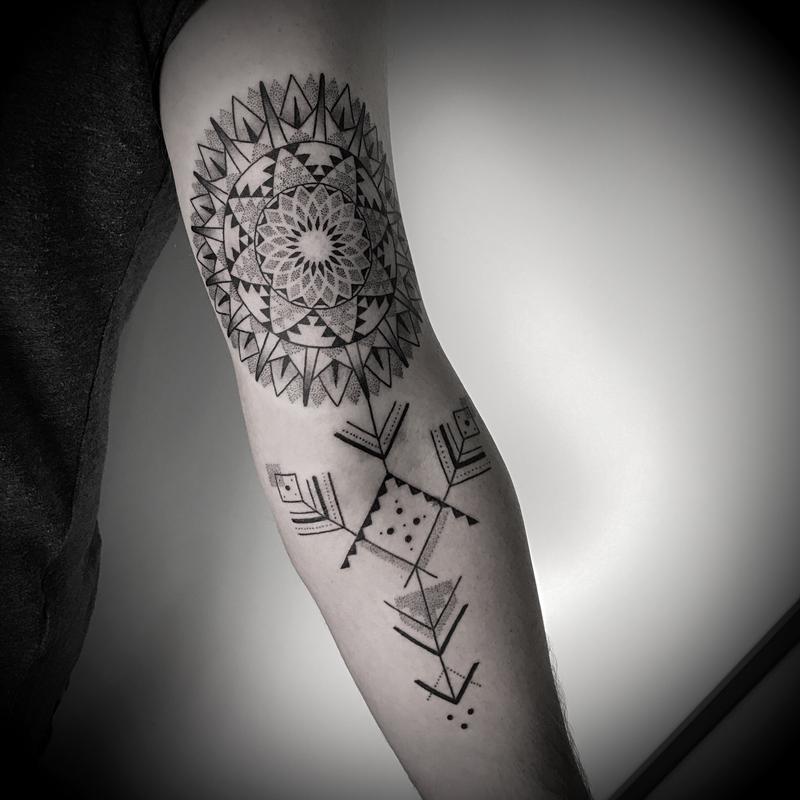 blackwork dotwork sunflower