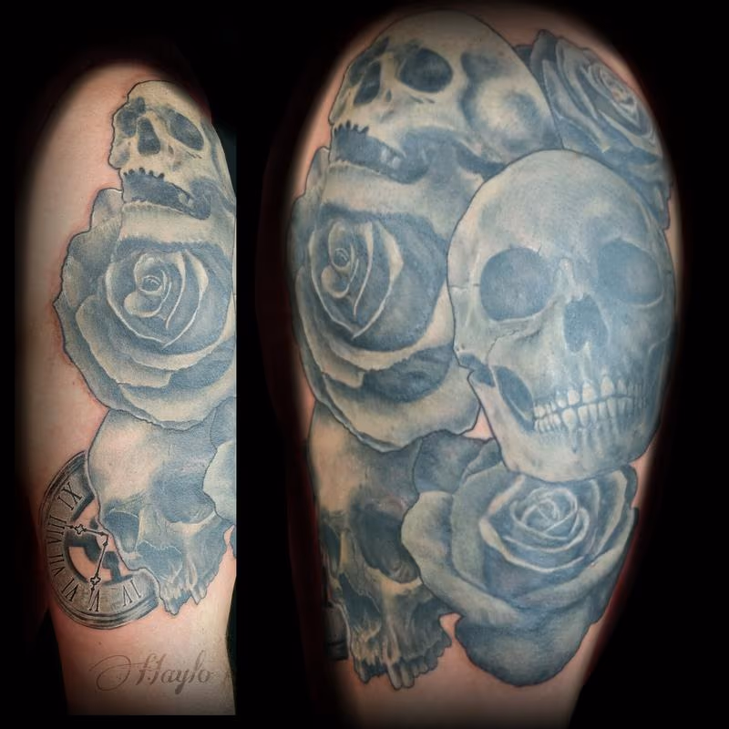 Skull and roses black and gray tattoo