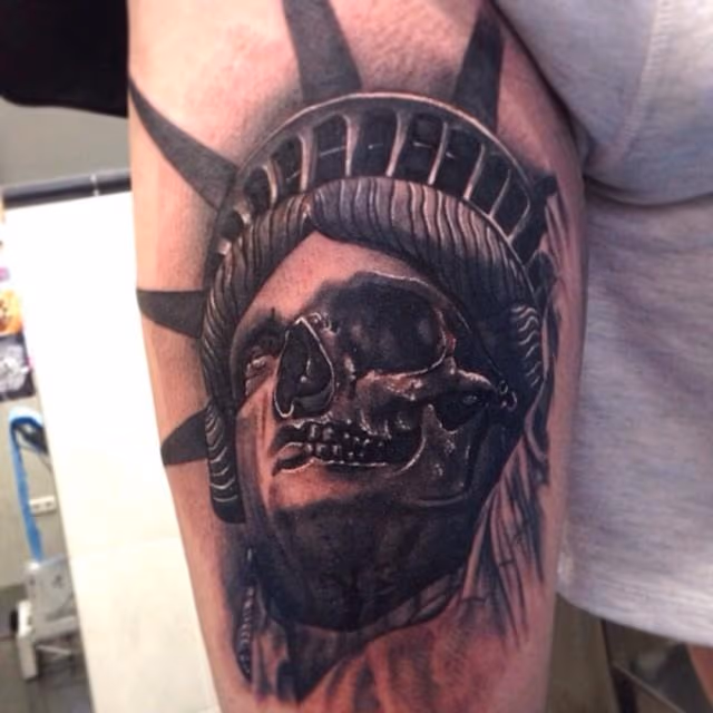 Realistic Statue of Liberty Skull in black and greys