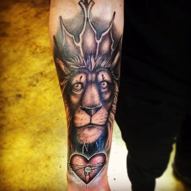 Lion with crown