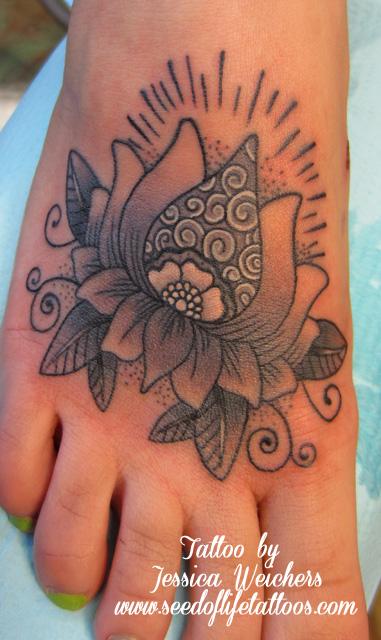 Lotus flower mendi design
