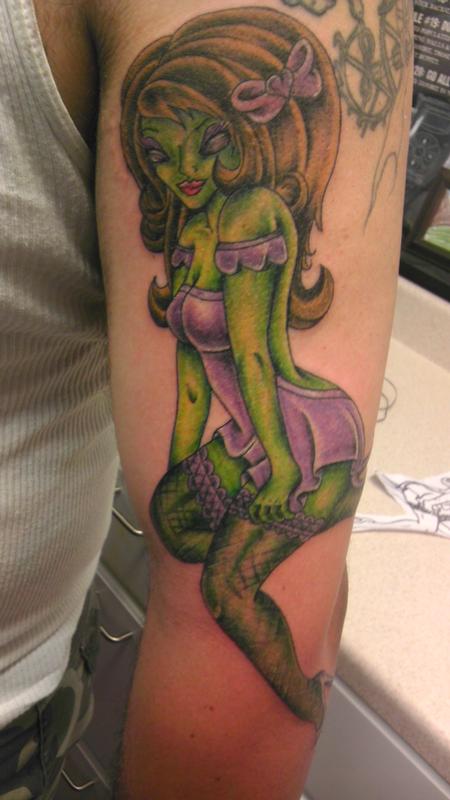 alien pin up
