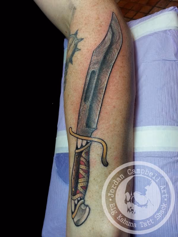 neotraditional damascus steel knife
