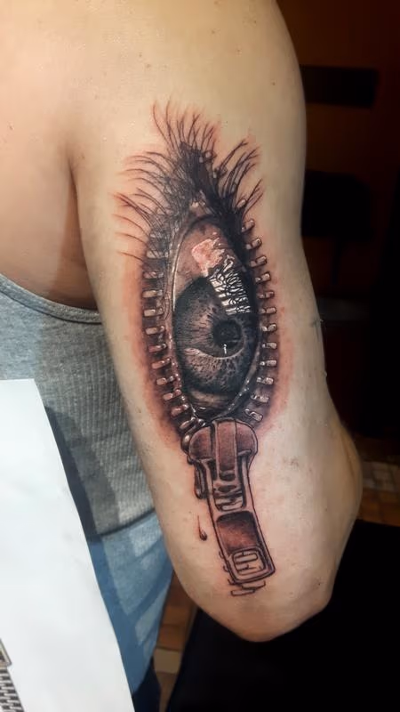 zipper eye