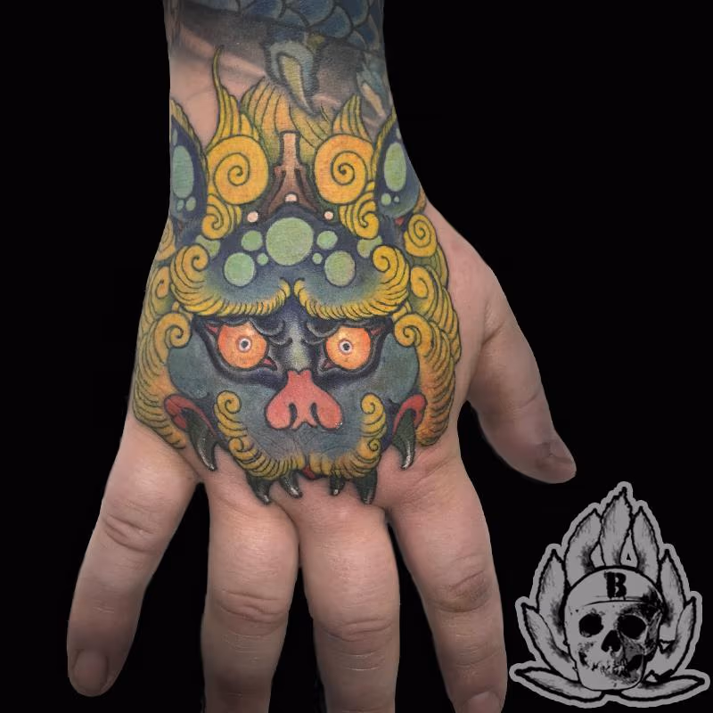 foo dog hand