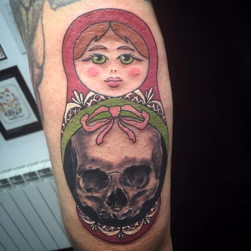 Matrioshka a color y calavera