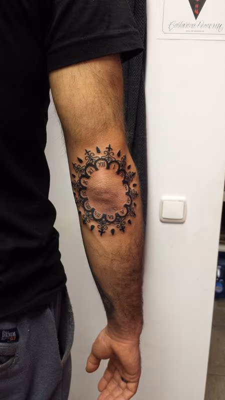 Reloj en el codo - Clock on the elbow