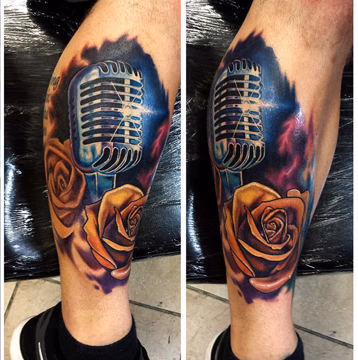 microphone with roses