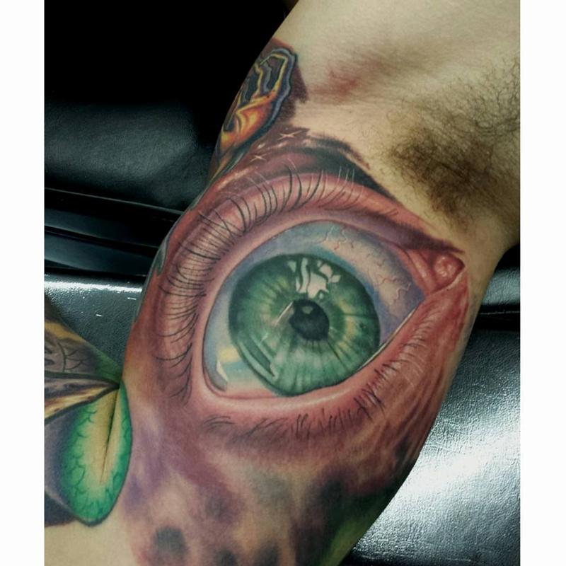 eyeball ernesto nave