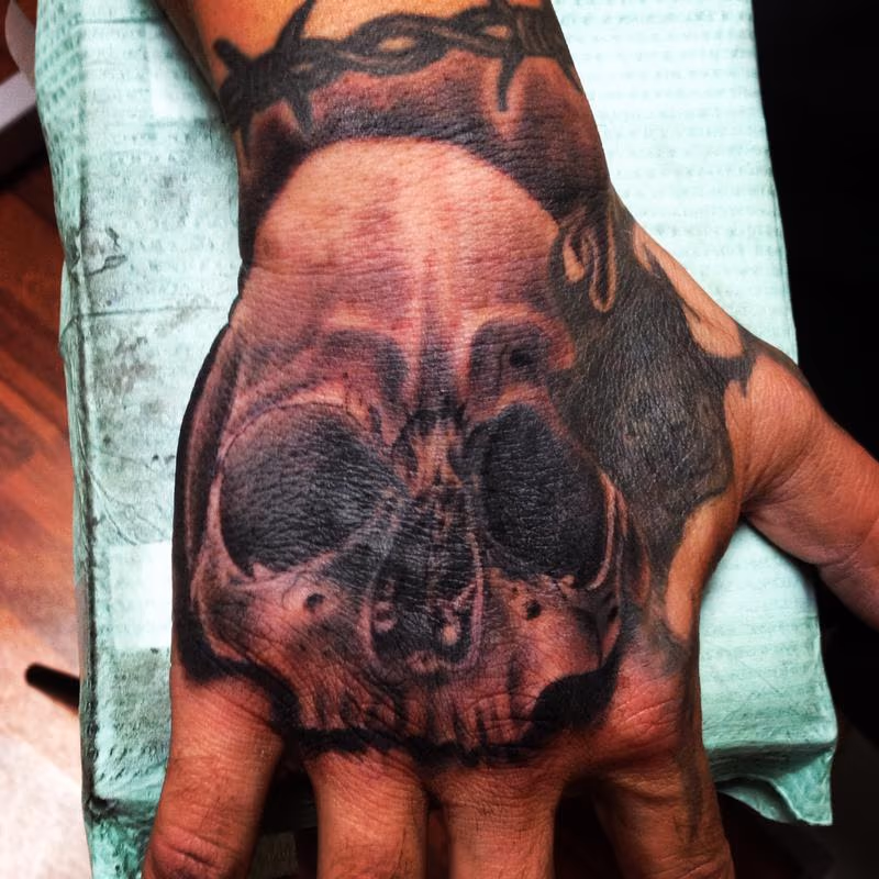 skull hand