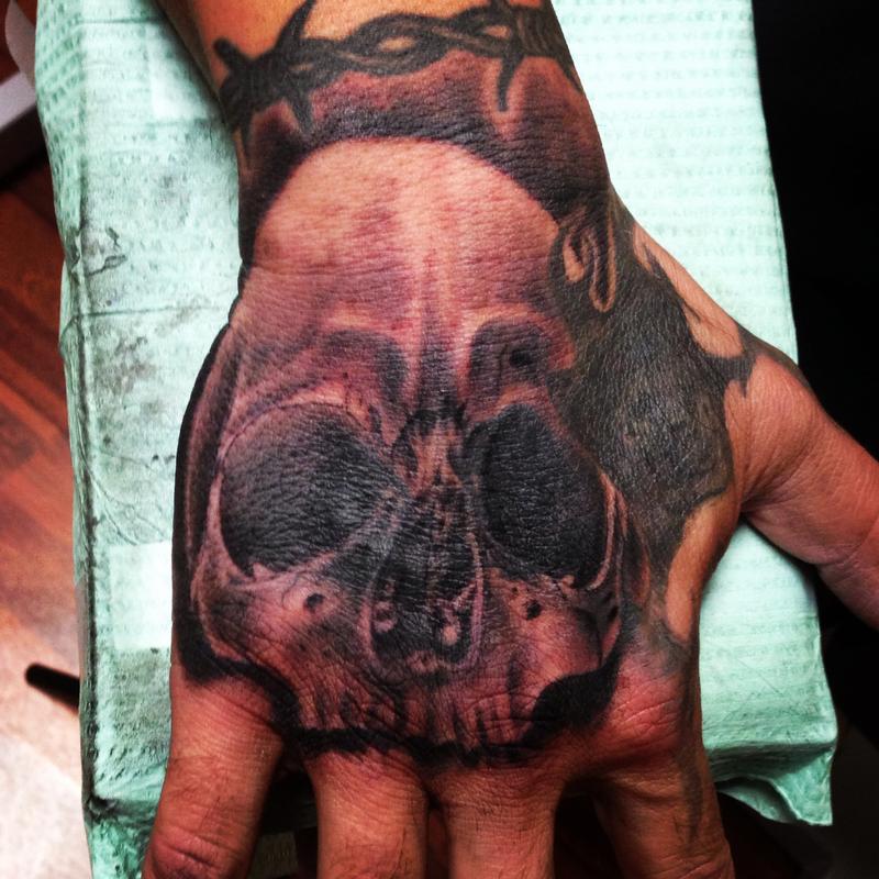 skull hand