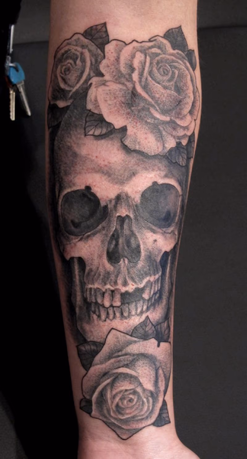 skull and roses