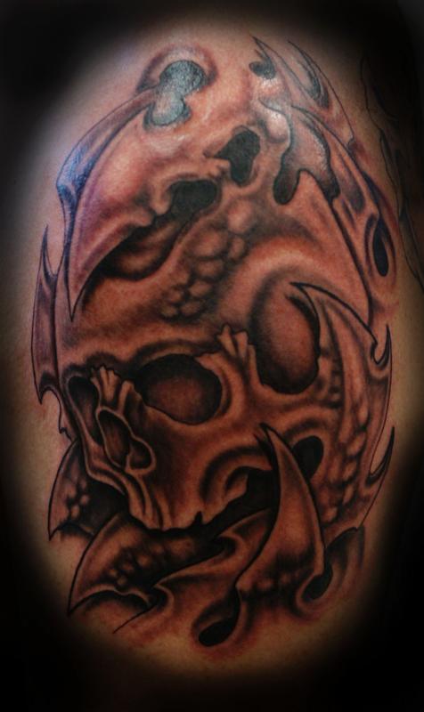 black and grey bio mech skull