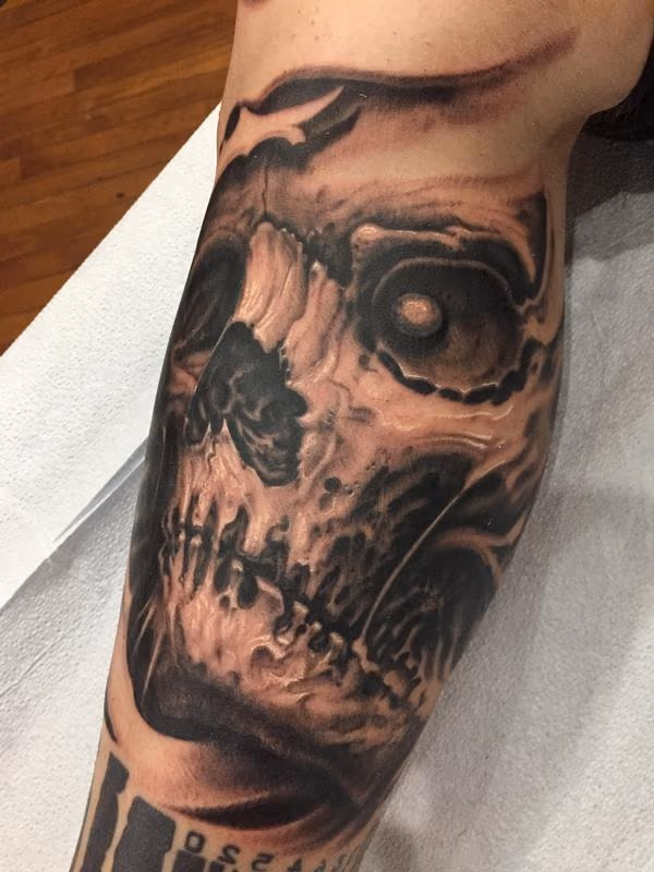 Black and grey skull