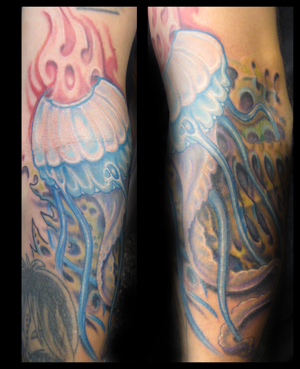 This jellyfish was done on a good friend in San Diego at the tattoolapalooza convention. yuuupppp... color jellyfish tattoo